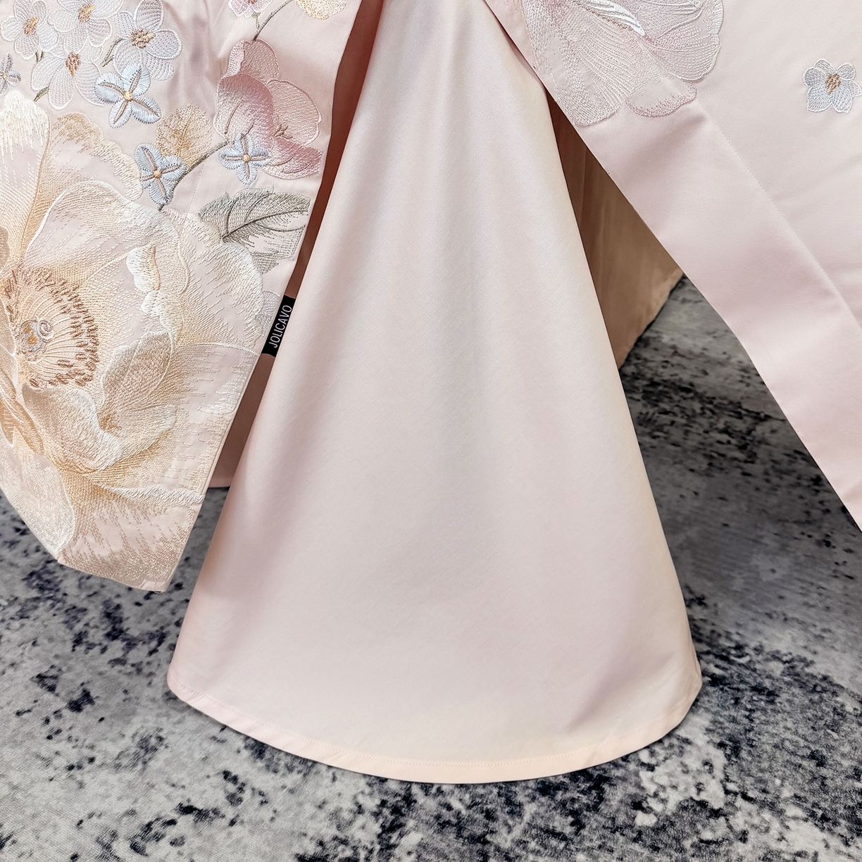 91家纺网 家纺一手货源 找家纺 2026新品高档轻奢风100支贡缎长绒棉纯棉四件套全棉重工刺绣被套床单床笠新品四季款床上用品 花影-颜粉