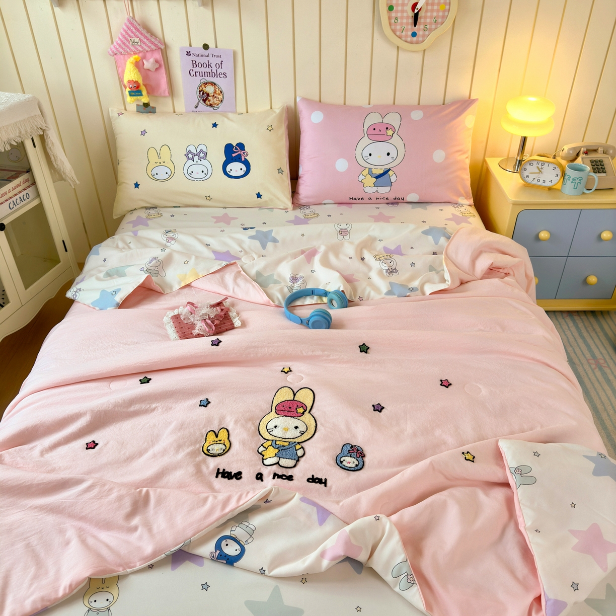 91家纺网 家纺一手货源 找家纺 一霖家纺 2026新款高克重云朵棉毛巾绣小清新夏被四件套 小红书热卖款 夏被-星星米菲兔