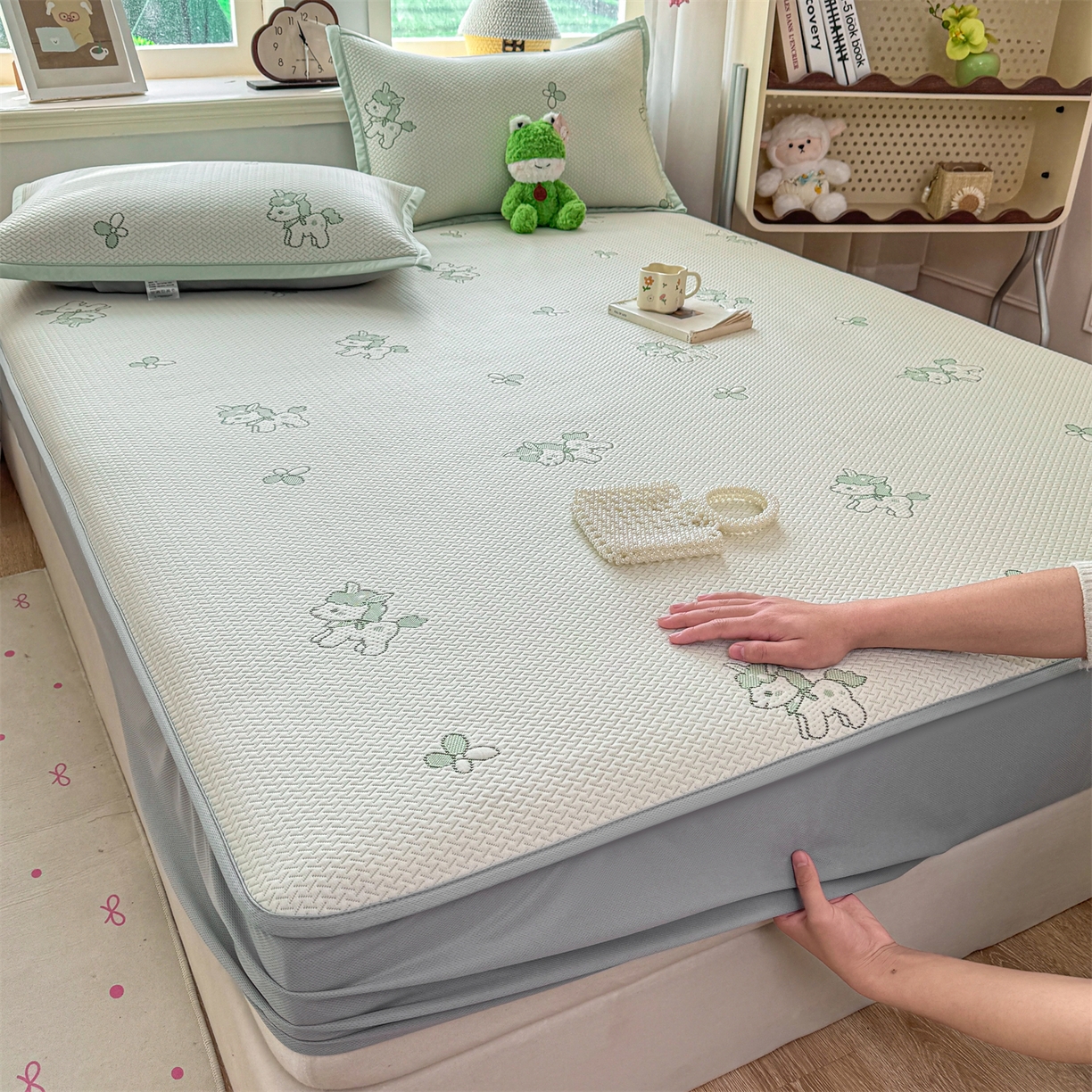 91家纺网 家纺一手货源 找家纺 （总）源舍家纺 2026新款A类PE卡通凉席三件套小红书爆款可水洗空调软席凉感值超0.25萌驹小马床笠款系列