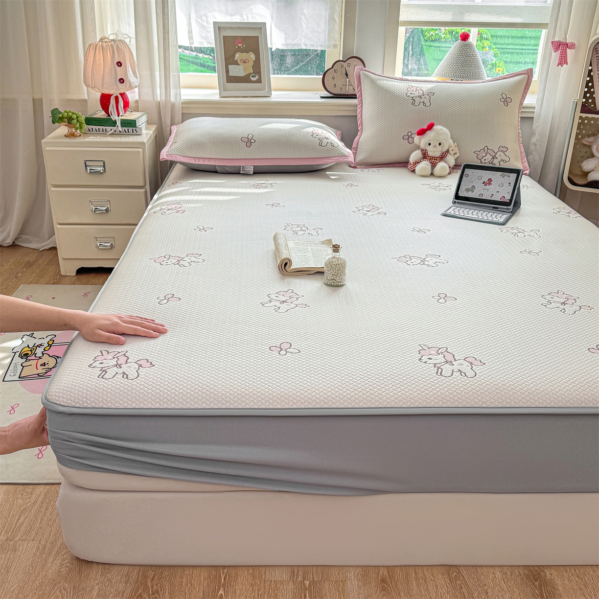 91家纺网 家纺一手货源 找家纺 （总）源舍家纺 2026新款A类PE卡通凉席三件套小红书爆款可水洗空调软席凉感值超0.25萌驹小马床笠款系列