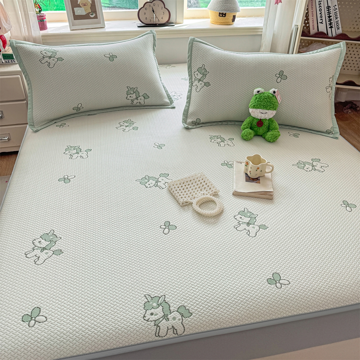 91家纺网 家纺一手货源 找家纺 源舍家纺 2026新款A类PE卡通凉席三件套小红书爆款可水洗空调软席凉感值超0.25萌驹小马床笠款系列 萌驹-薄荷