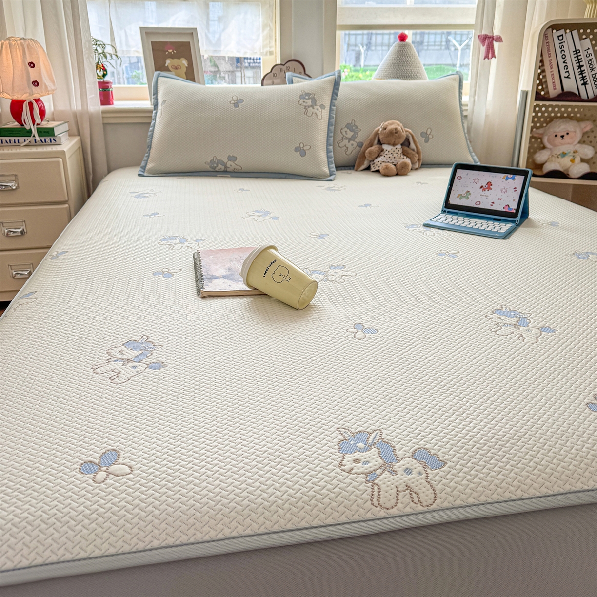 91家纺网 家纺一手货源 找家纺 源舍家纺 2026新款A类PE卡通凉席三件套小红书爆款可水洗空调软席凉感值超0.25萌驹小马床笠款系列 萌驹-星云