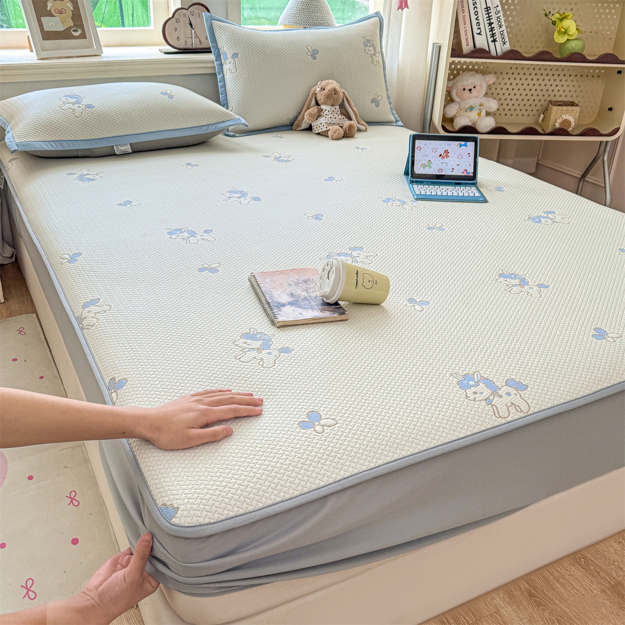 91家纺网 家纺一手货源 找家纺 源舍家纺 2026新款A类PE卡通凉席三件套小红书爆款可水洗空调软席凉感值超0.25萌驹小马床笠款系列 萌驹-星云