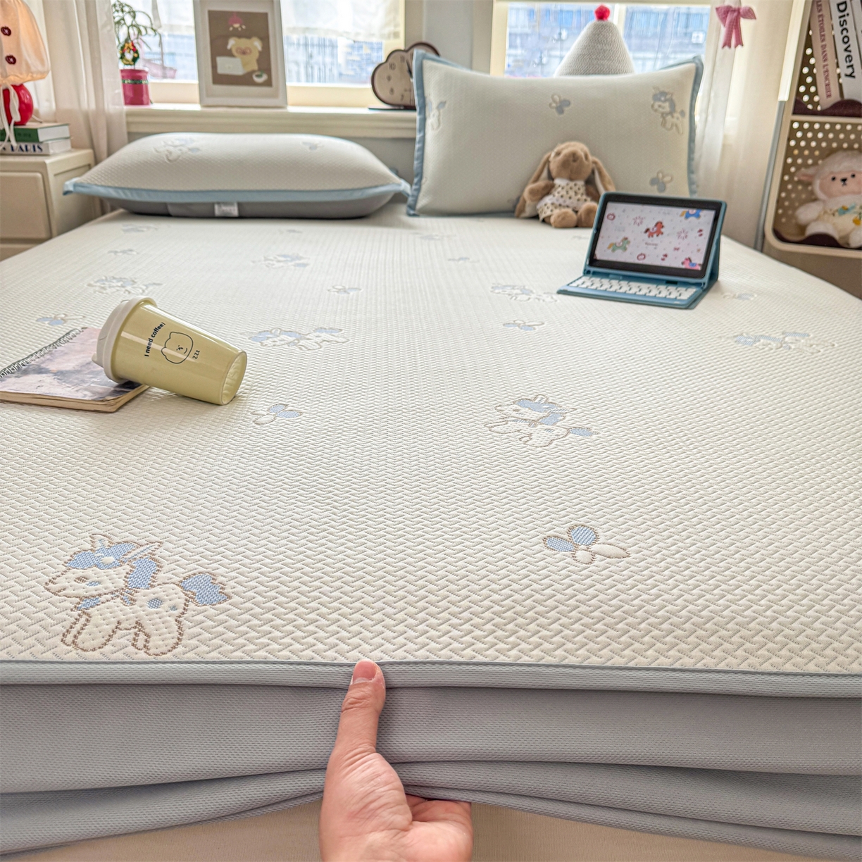 91家纺网 家纺一手货源 找家纺 源舍家纺 2026新款A类PE卡通凉席三件套小红书爆款可水洗空调软席凉感值超0.25萌驹小马床笠款系列 萌驹-星云