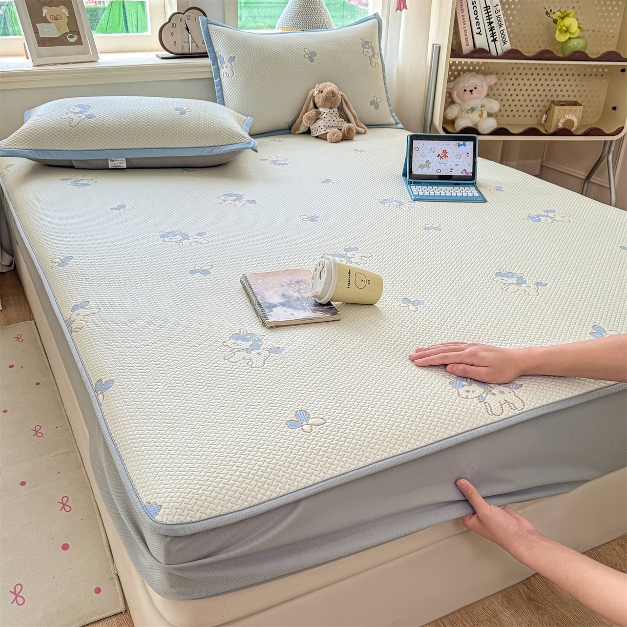 91家纺网 家纺一手货源 找家纺 源舍家纺 2026新款A类PE卡通凉席三件套小红书爆款可水洗空调软席凉感值超0.25萌驹小马床笠款系列 萌驹-星云