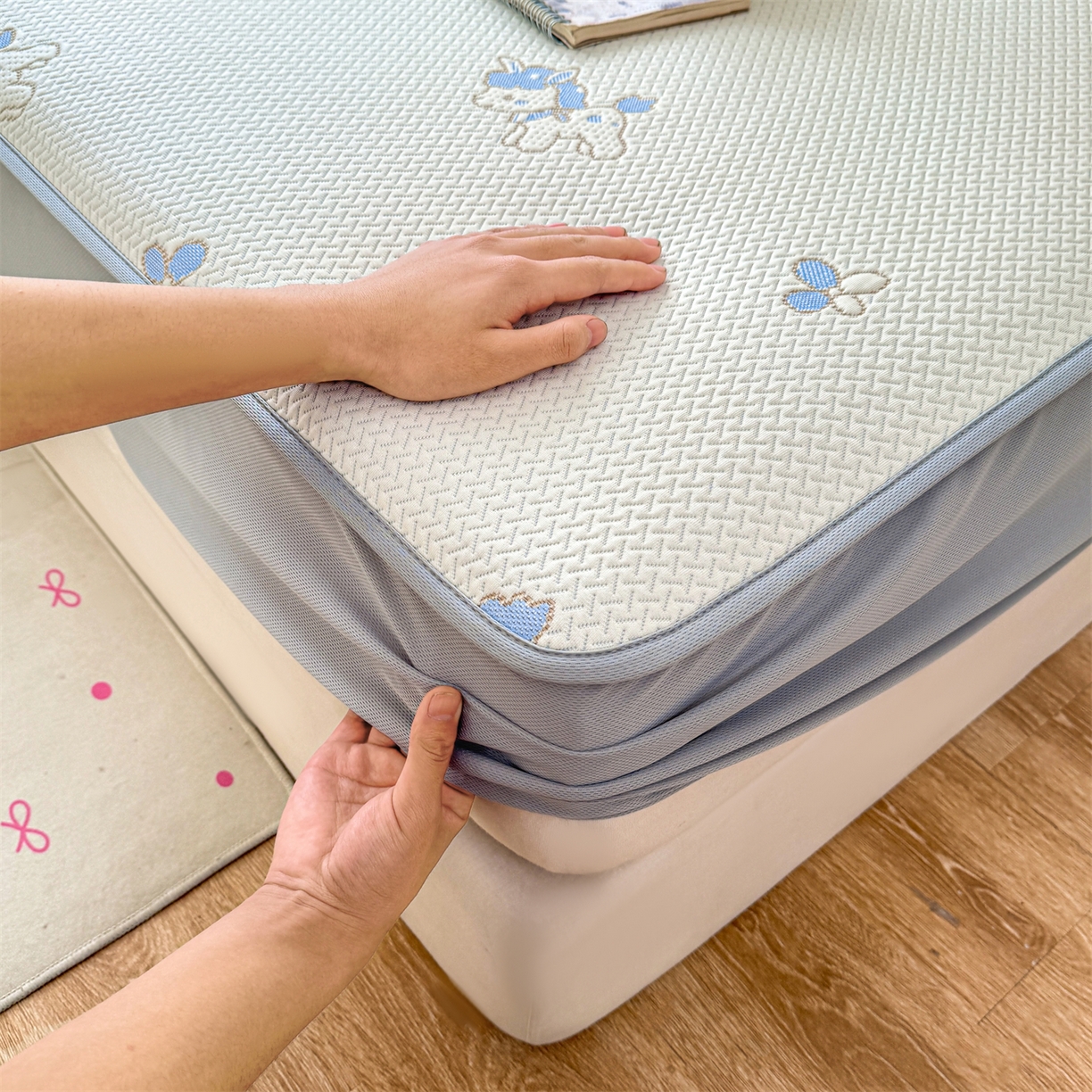 91家纺网 家纺一手货源 找家纺 源舍家纺 2026新款A类PE卡通凉席三件套小红书爆款可水洗空调软席凉感值超0.25萌驹小马床笠款系列 萌驹-星云