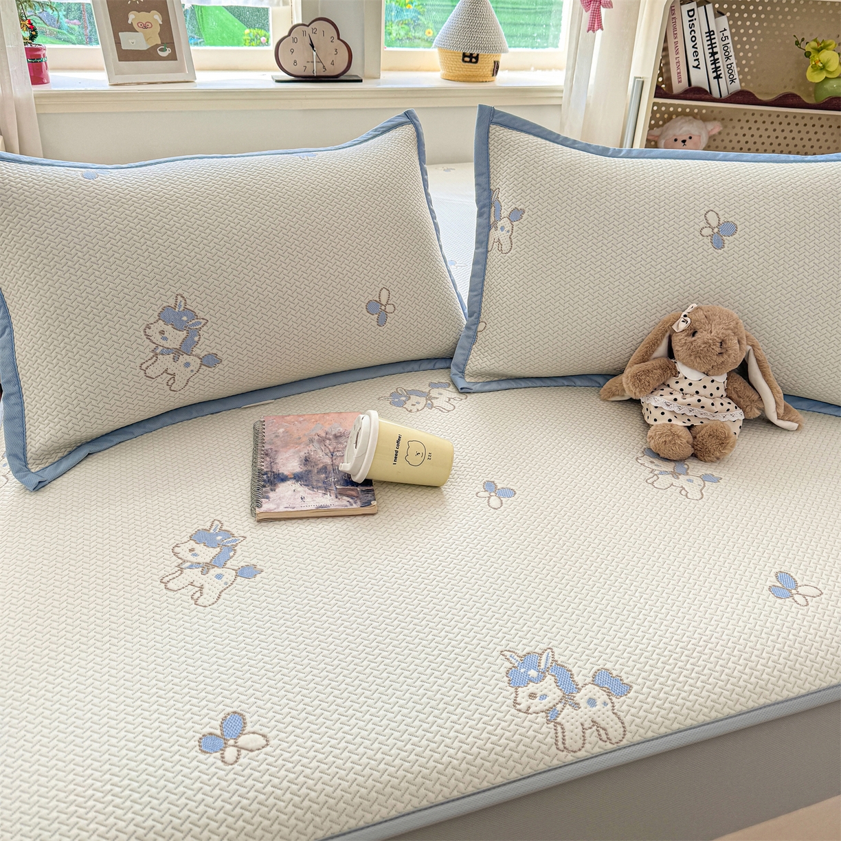 91家纺网 家纺一手货源 找家纺 源舍家纺 2026新款A类PE卡通凉席三件套小红书爆款可水洗空调软席凉感值超0.25萌驹小马床笠款系列 萌驹-星云