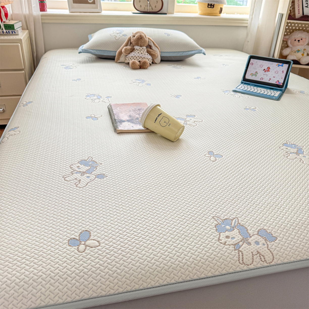 91家纺网 家纺一手货源 找家纺 源舍家纺 2026新款A类PE卡通凉席三件套小红书爆款可水洗空调软席凉感值超0.25萌驹小马床笠款系列 萌驹-星云