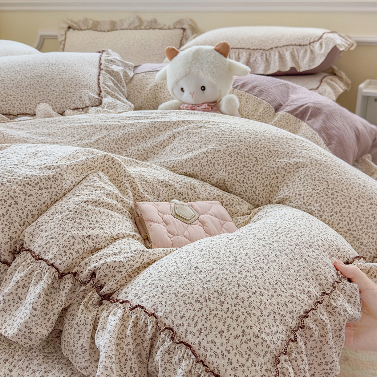 91家纺网 家纺一手货源 找家纺 星光耀 2026春夏新品加厚皱皱纱床盖四件套系列 小美好-咖