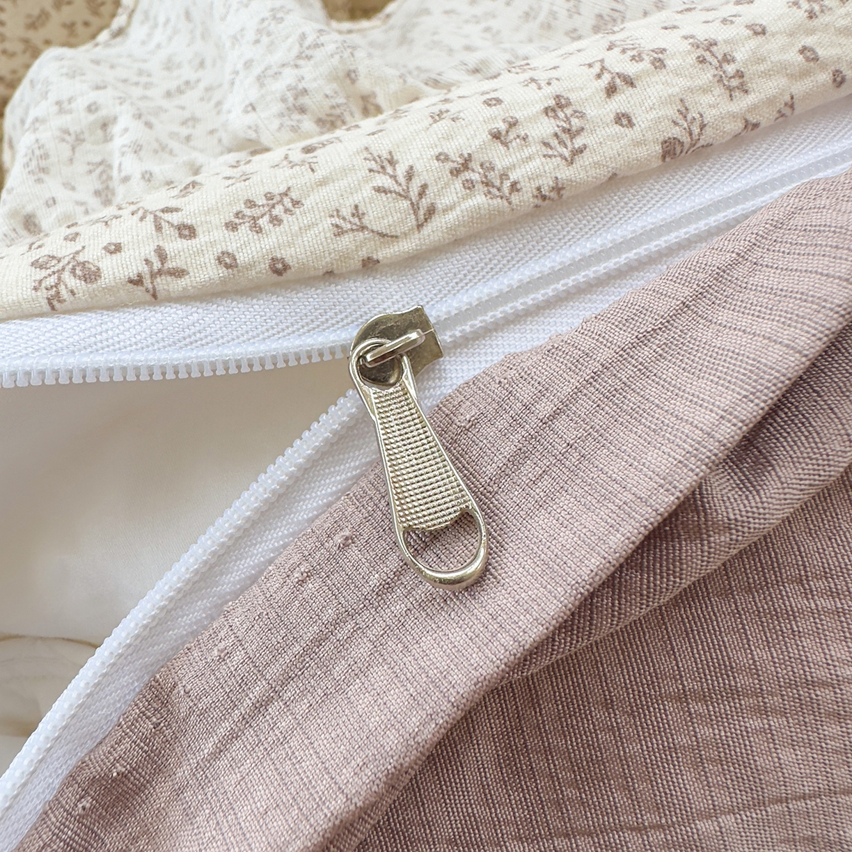 91家纺网 家纺一手货源 找家纺 星光耀 2026春夏新品加厚皱皱纱床盖四件套系列 小美好-咖