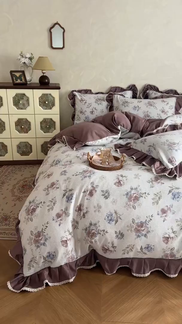 91家纺网 家纺一手货源 找家纺 星光耀 2026新款A类高克重斜纹云柔棉床盖四件套 茶礼·梅子红