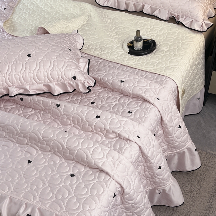 91家纺网 家纺一手货源 找家纺 星光耀 2026新款水洗真丝夏被床盖四件套 爱心甜桃粉