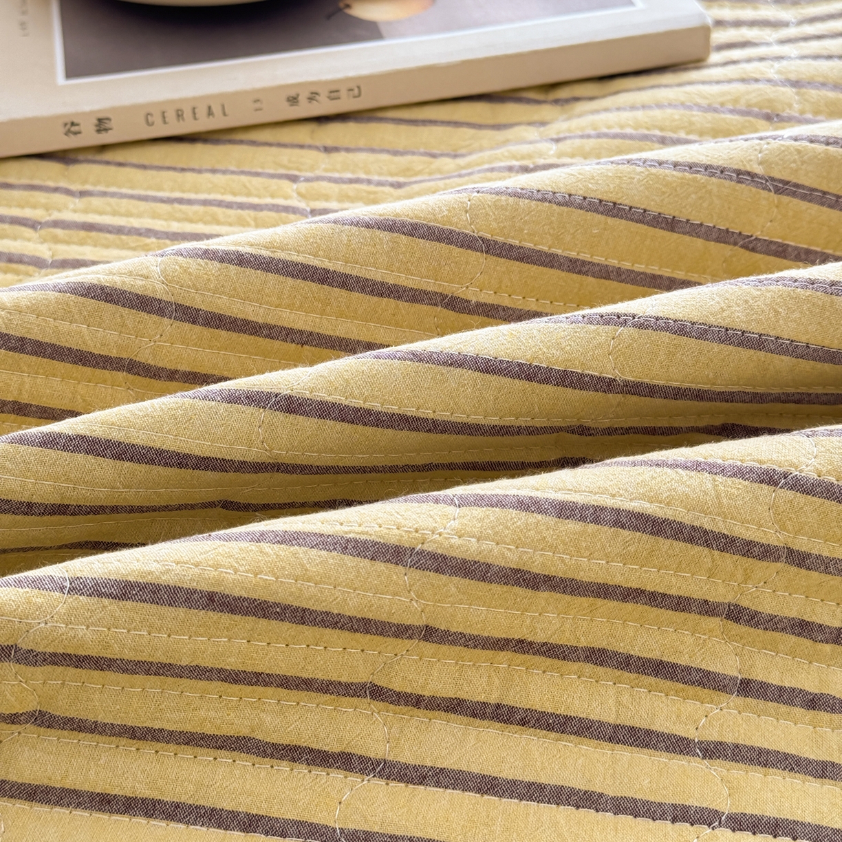 91家纺网 家纺一手货源 找家纺 妮可 2026新款全棉色织水洗棉床盖四件套-伦敦生活系列 伦敦生活-黄