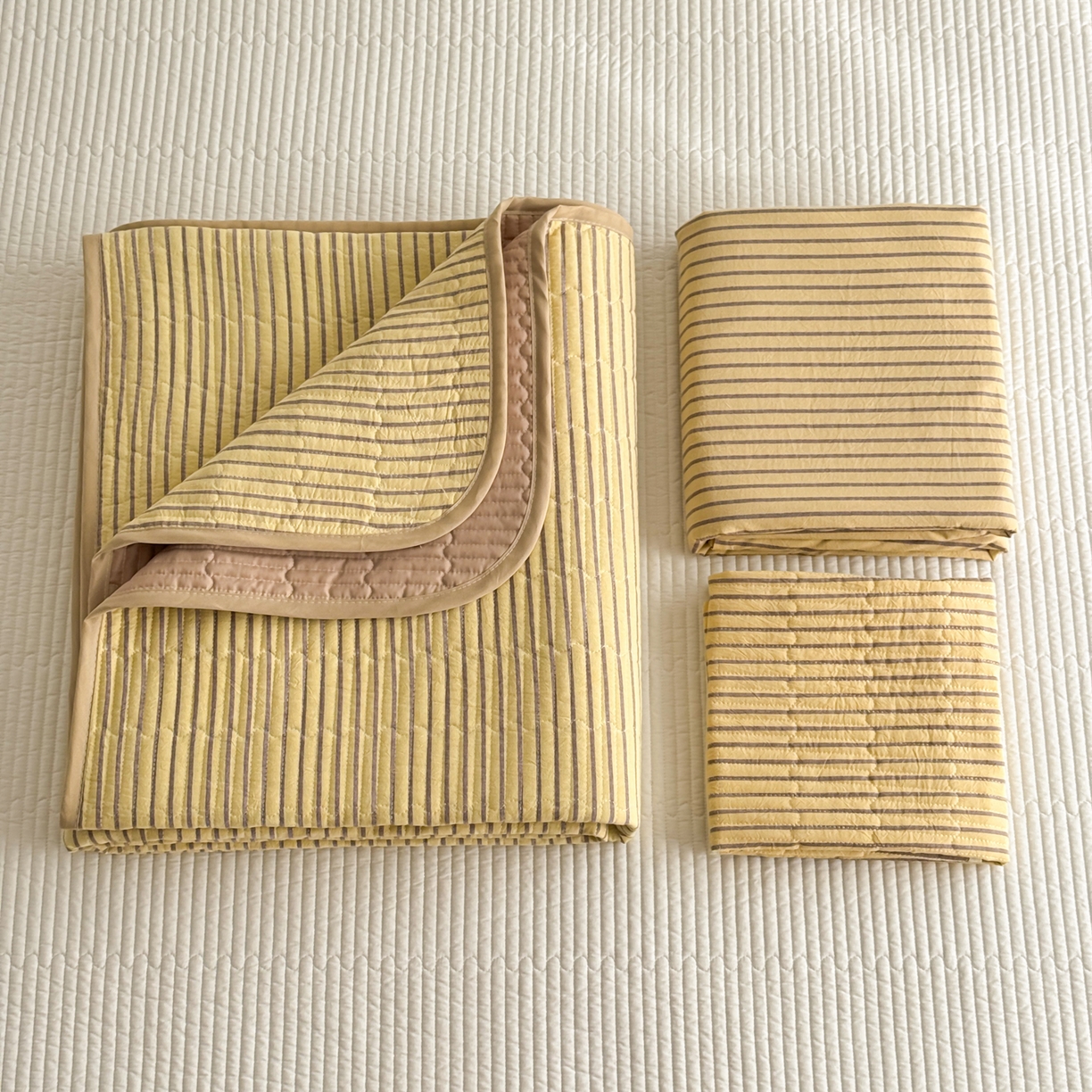 91家纺网 家纺一手货源 找家纺 妮可 2026新款全棉色织水洗棉床盖四件套-伦敦生活系列 伦敦生活-黄