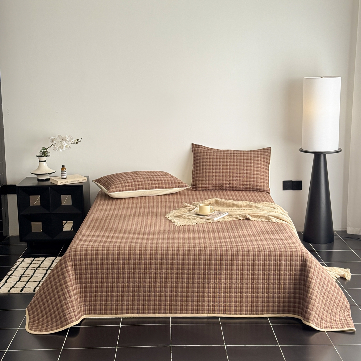 91家纺网 家纺一手货源 找家纺 妮可 2026新款全棉色织水洗棉床盖四件套-伦敦生活系列 伦敦生活-咖格