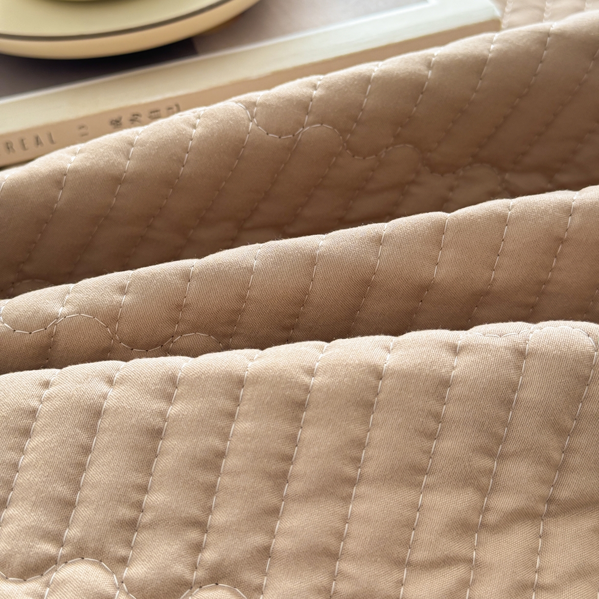 91家纺网 家纺一手货源 找家纺 妮可 2026新款全棉色织水洗棉床盖四件套-伦敦生活系列 伦敦生活-咖格