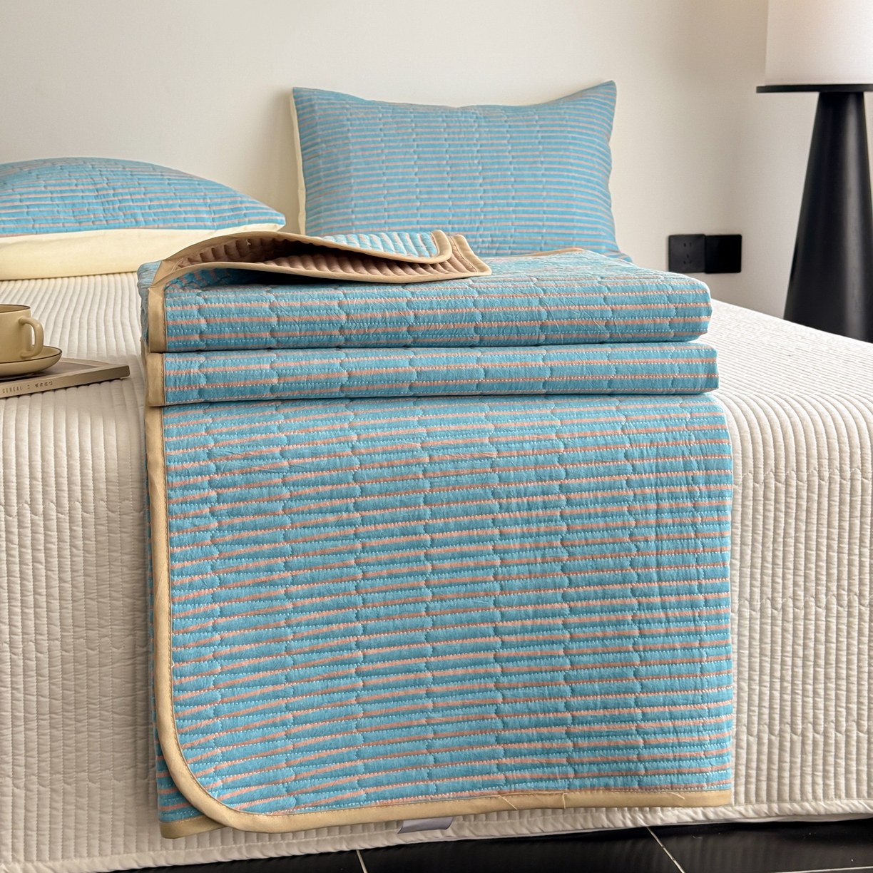 91家纺网 家纺一手货源 找家纺 妮可 2026新款全棉色织水洗棉床盖四件套-伦敦生活系列 伦敦生活-蓝卡