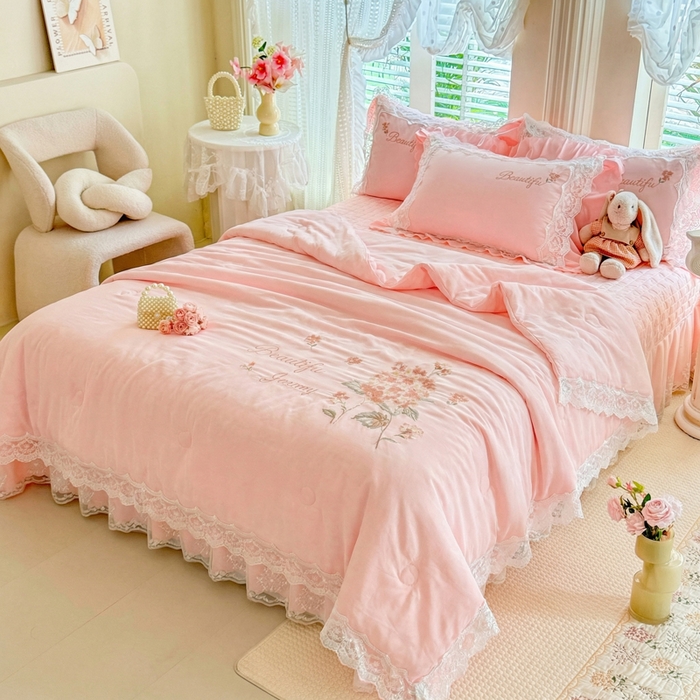 91家纺网 家纺一手货源 找家纺 （总）苏米娜家纺SUMINA 2026韩版亲肤水洗棉公主风夏被床盖款-花涧绣梦