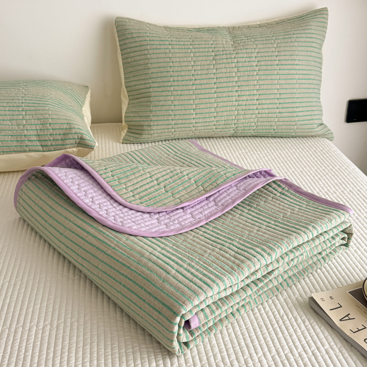 91家纺网 家纺一手货源 找家纺 妮可 2026新款全棉色织水洗棉床盖四件套-伦敦生活系列 伦敦生活-绿紫