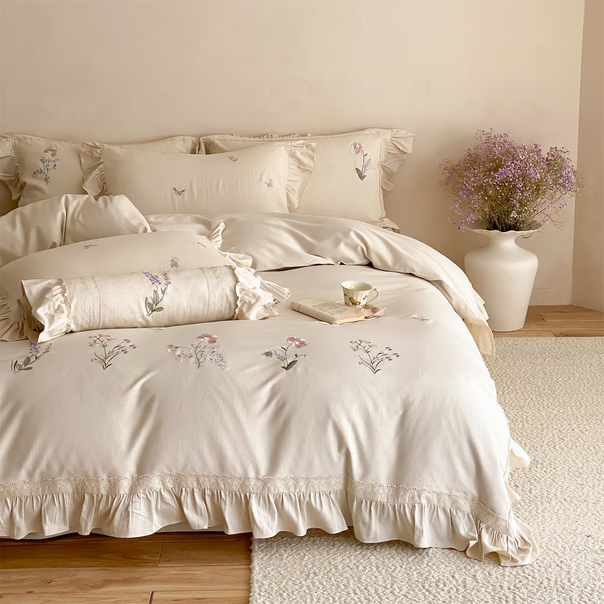 91家纺网 家纺一手货源 找家纺 （总）树下 2026新款高支高密缎纹棉麻四件套法式刺绣蕾丝花边高密度四件套-蝶野