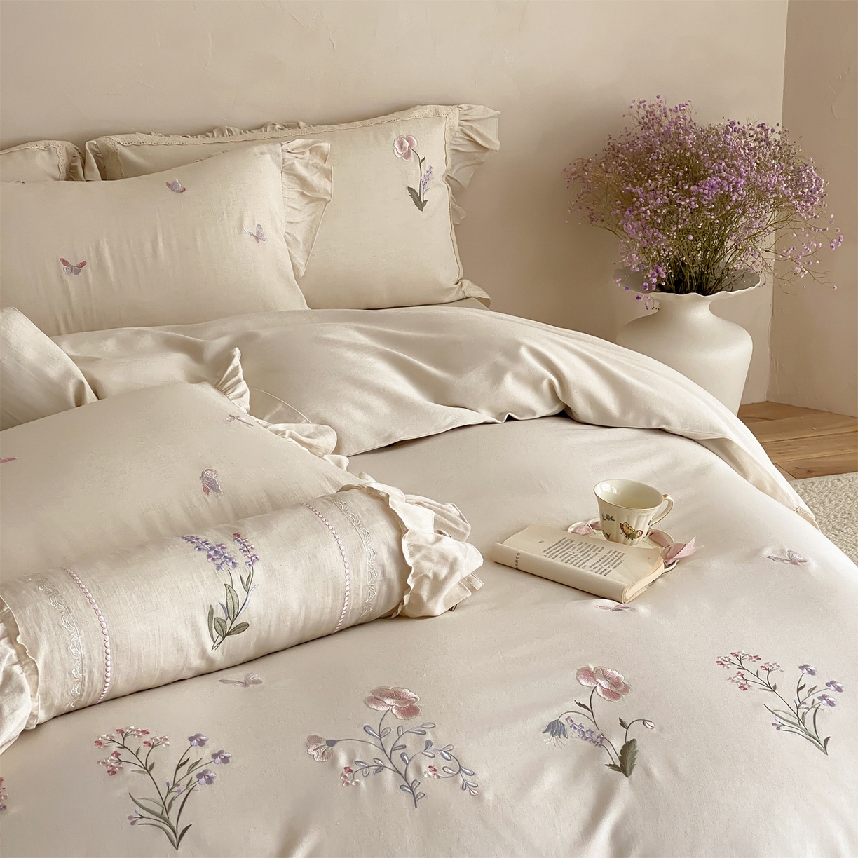 91家纺网 家纺一手货源 找家纺 （总）树下 2026新款高支高密缎纹棉麻四件套法式刺绣蕾丝花边高密度四件套-蝶野