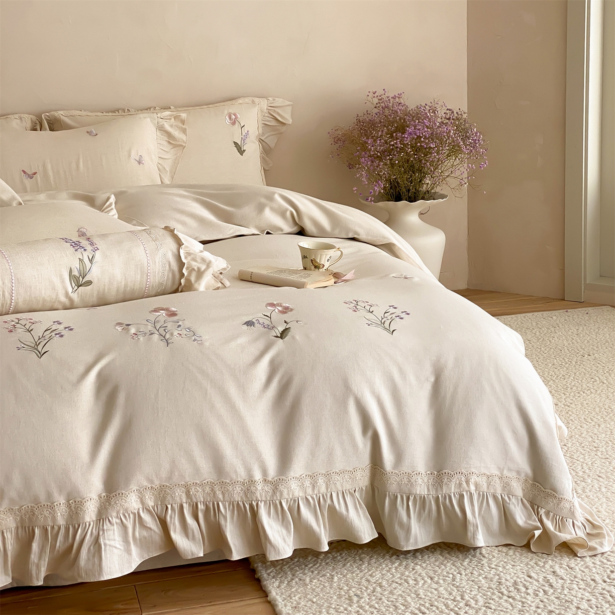 91家纺网 家纺一手货源 找家纺 （总）树下 2026新款高支高密缎纹棉麻四件套法式刺绣蕾丝花边高密度四件套-蝶野