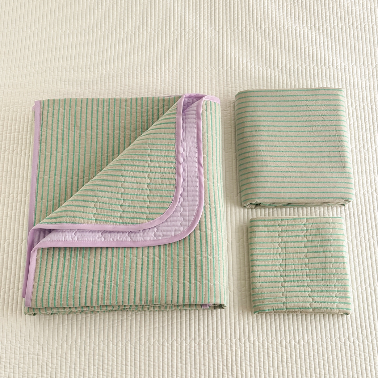 91家纺网 家纺一手货源 找家纺 妮可 2026新款全棉色织水洗棉床盖四件套-伦敦生活系列 伦敦生活-绿紫