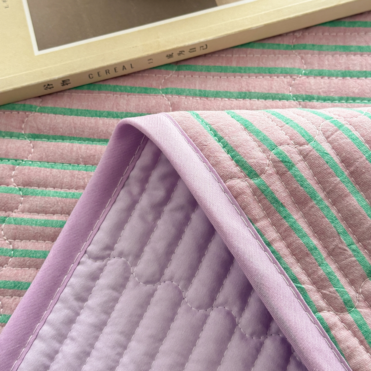 91家纺网 家纺一手货源 找家纺 妮可 2026新款全棉色织水洗棉床盖四件套-伦敦生活系列 伦敦生活-紫韵