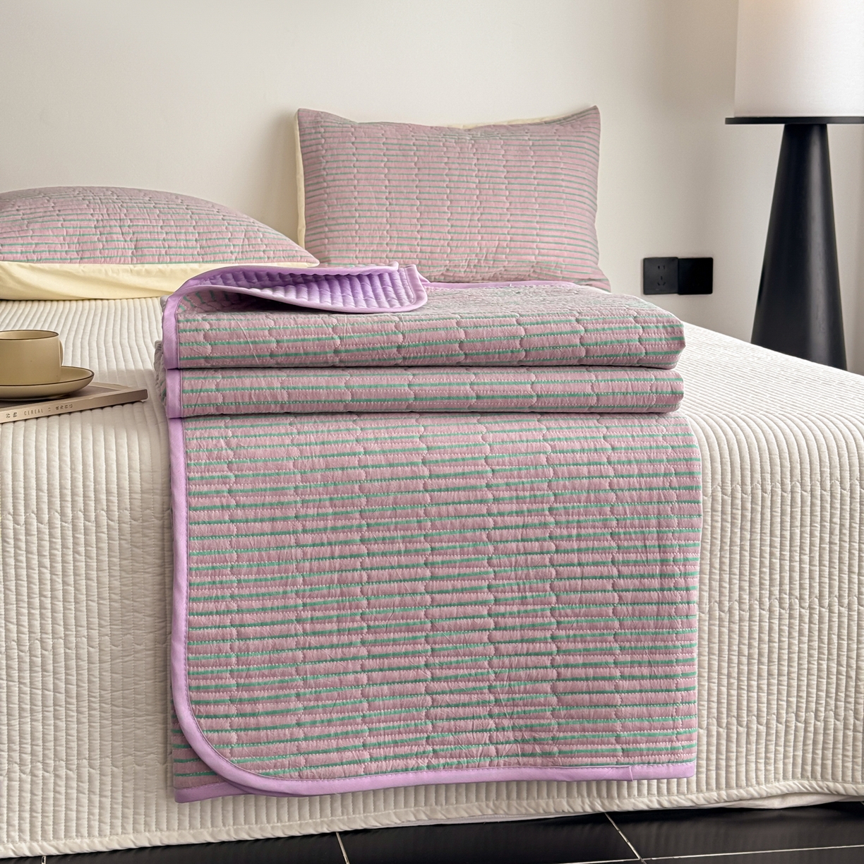 91家纺网 家纺一手货源 找家纺 妮可 2026新款全棉色织水洗棉床盖四件套-伦敦生活系列 伦敦生活-紫韵