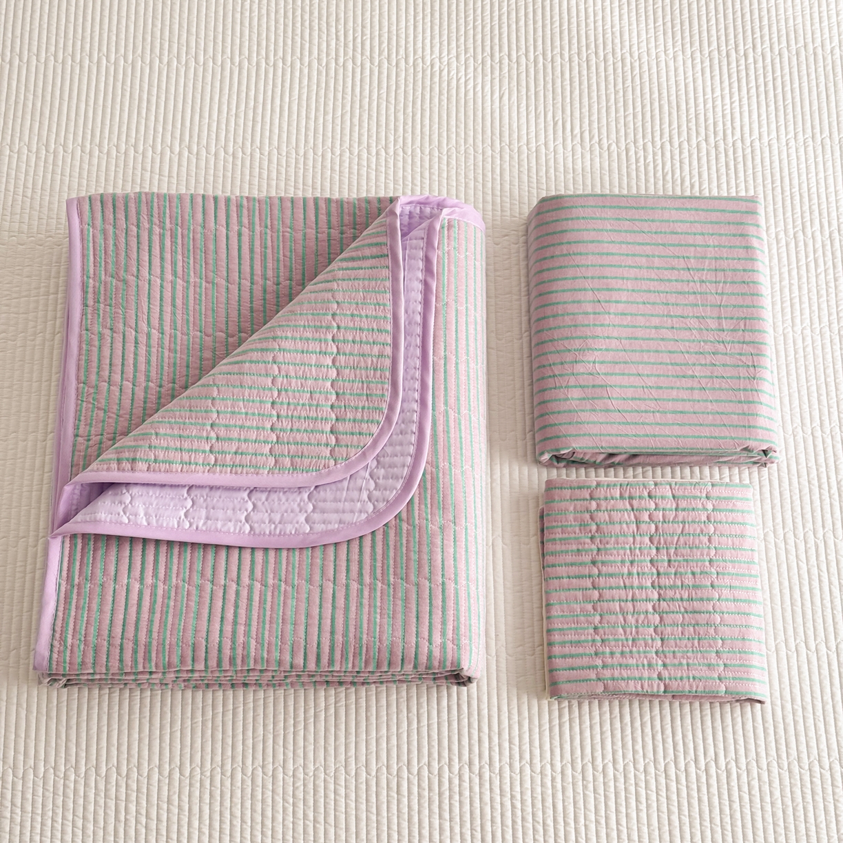 91家纺网 家纺一手货源 找家纺 妮可 2026新款全棉色织水洗棉床盖四件套-伦敦生活系列 伦敦生活-紫韵