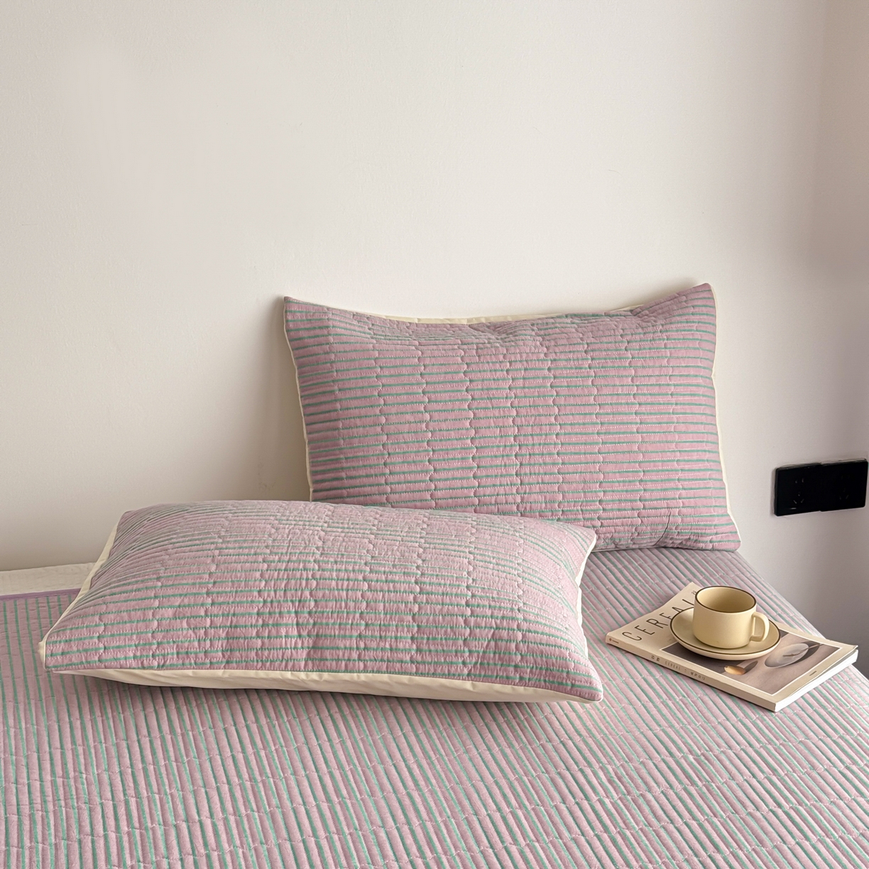 91家纺网 家纺一手货源 找家纺 妮可 2026新款全棉色织水洗棉床盖四件套-伦敦生活系列 伦敦生活-紫韵