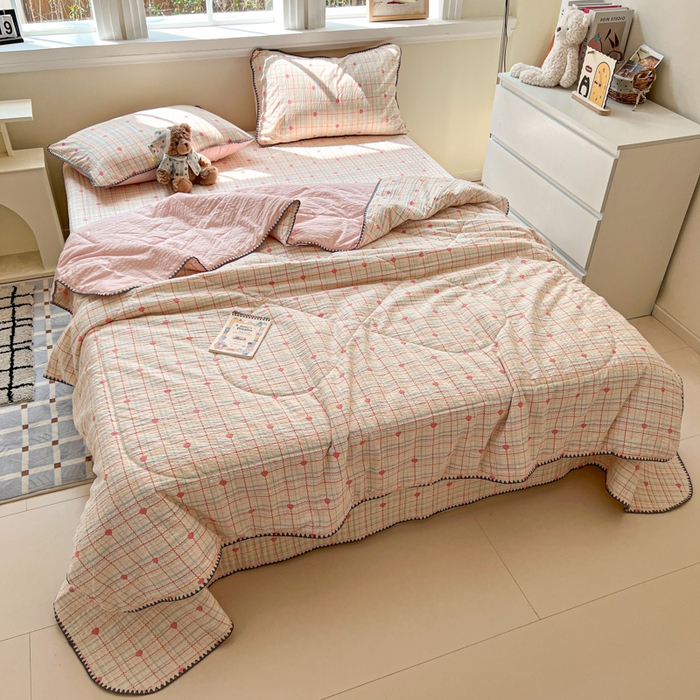 91家纺网 家纺一手货源 找家纺 欧尚 2026新款泡芙纱三角针床盖夏被四件套 格格心