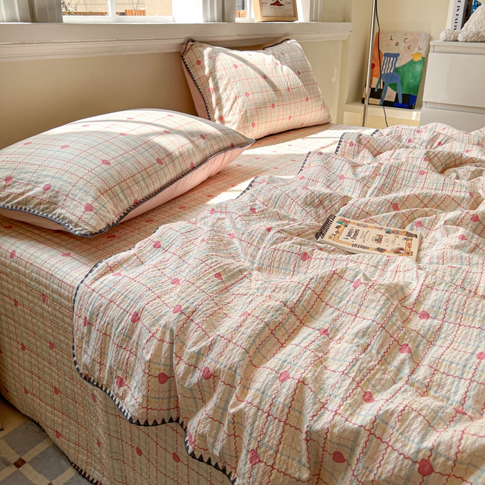 91家纺网 家纺一手货源 找家纺 欧尚 2026新款泡芙纱三角针床盖夏被四件套 格格心