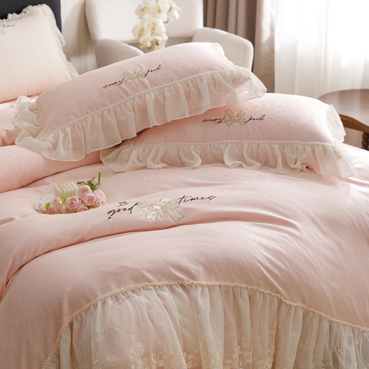 91家纺网 家纺一手货源 找家纺 优贝家纺 2026新款提花冰丝刺绣床盖四件套 蝴蝶结-粉玉