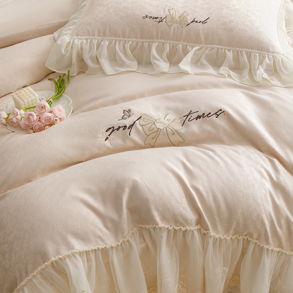 91家纺网 家纺一手货源 找家纺 优贝家纺 2026新款提花冰丝刺绣床盖四件套 蝴蝶结-奶白