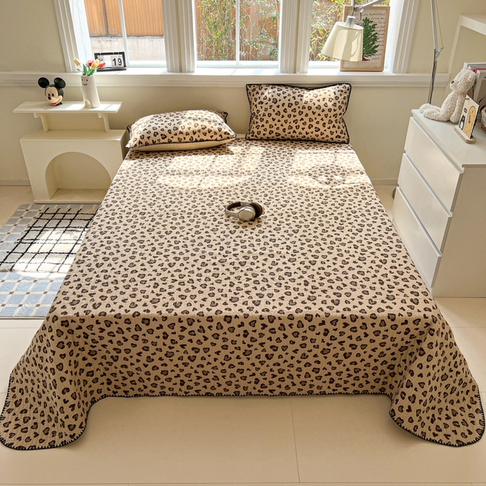 91家纺网 家纺一手货源 找家纺 欧尚 2026新款泡芙纱三角针床盖夏被四件套 咖豹纹