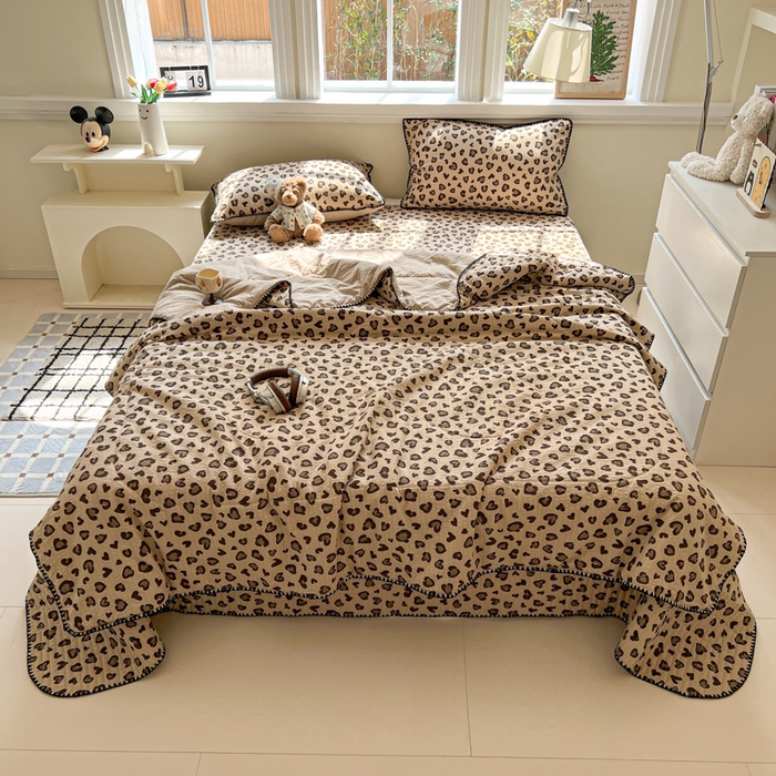 欧尚 2026新款泡芙纱三角针床盖夏被四件套 咖豹纹