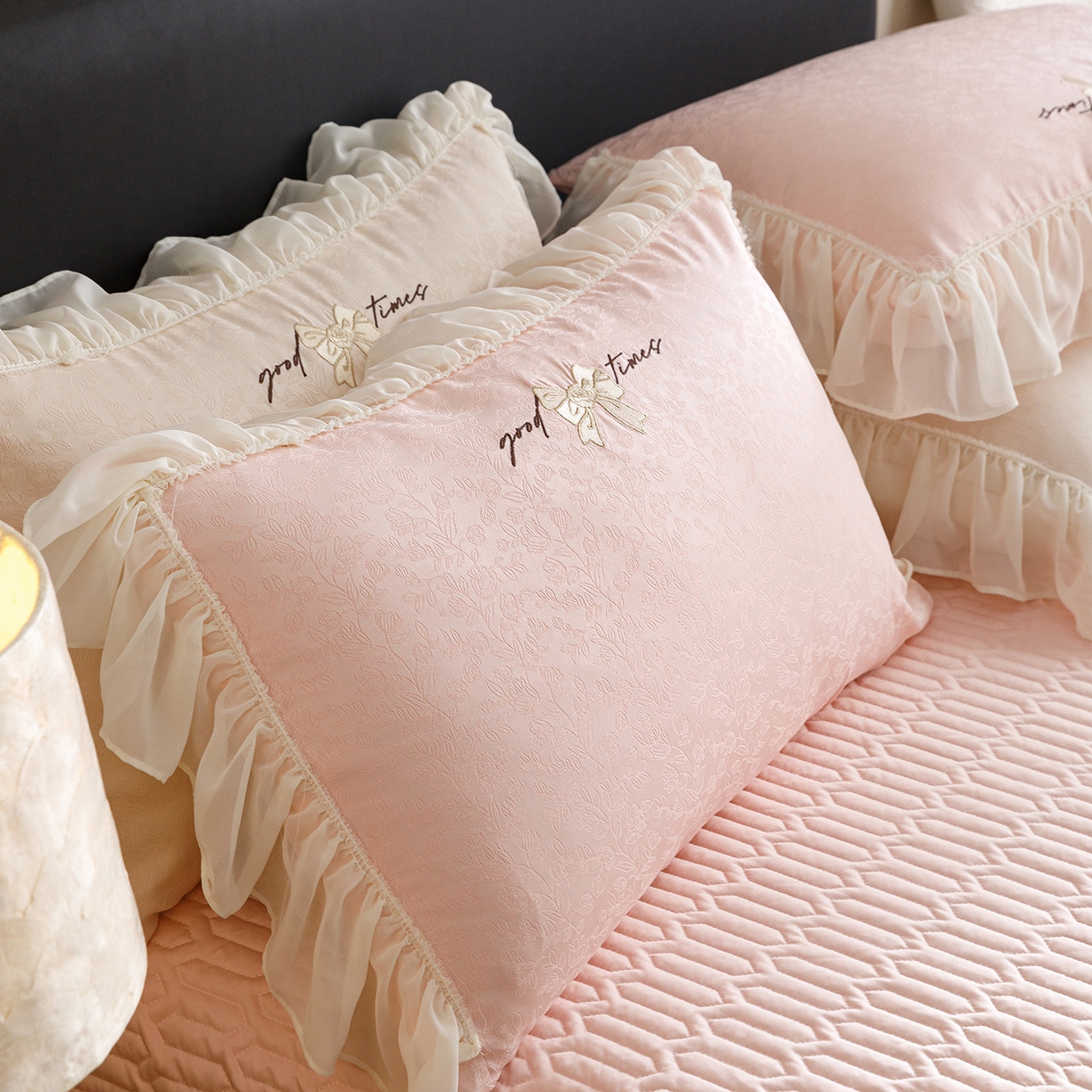 91家纺网 家纺一手货源 找家纺 （总）绒棉世家 2026新款提花冰丝刺绣床盖四件套