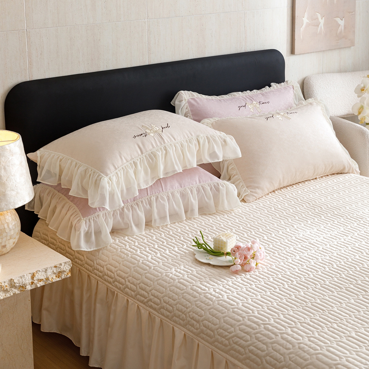 91家纺网 家纺一手货源 找家纺 绒棉世家 2026新款提花冰丝刺绣床盖四件套 蝴蝶结-奶白