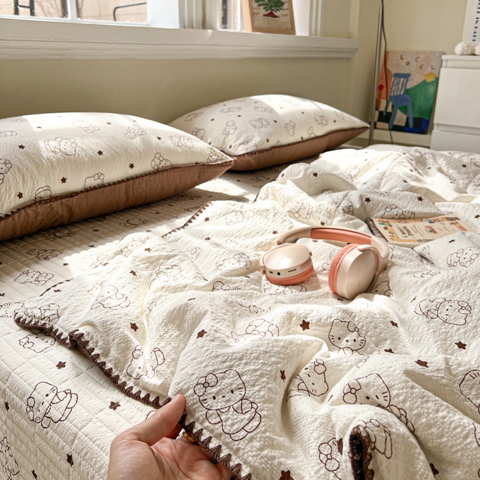 91家纺网 家纺一手货源 找家纺 欧尚 2026新款泡芙纱三角针床盖夏被四件套 描线小猫咖