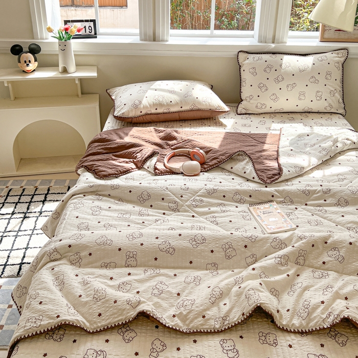 91家纺网 家纺一手货源 找家纺 欧尚 2026新款泡芙纱三角针床盖夏被四件套 描线小猫咖