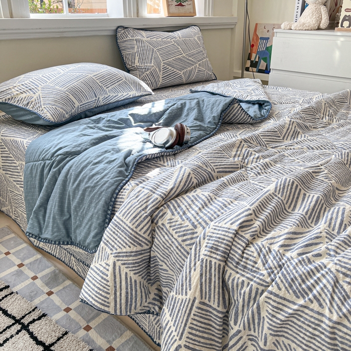 91家纺网 家纺一手货源 找家纺 欧尚 2026新款泡芙纱三角针床盖夏被四件套 浅川纹