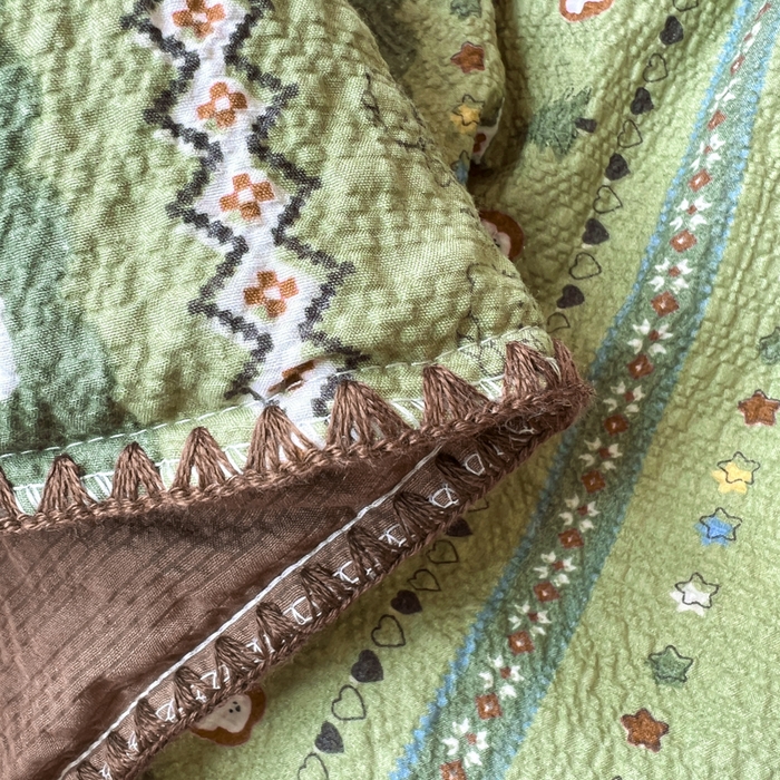 91家纺网 家纺一手货源 找家纺 欧尚 2026新款泡芙纱三角针床盖夏被四件套 森林描绘