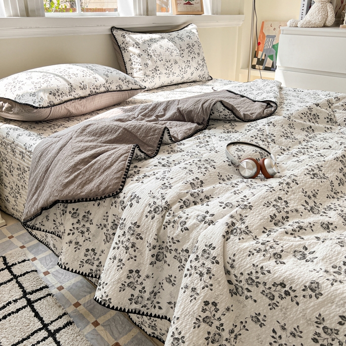 91家纺网 家纺一手货源 找家纺 欧尚 2026新款泡芙纱三角针床盖夏被四件套 只闻花香