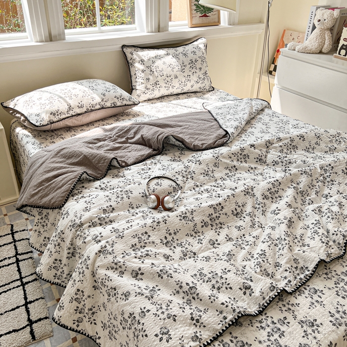 91家纺网 家纺一手货源 找家纺 欧尚 2026新款泡芙纱三角针床盖夏被四件套 只闻花香