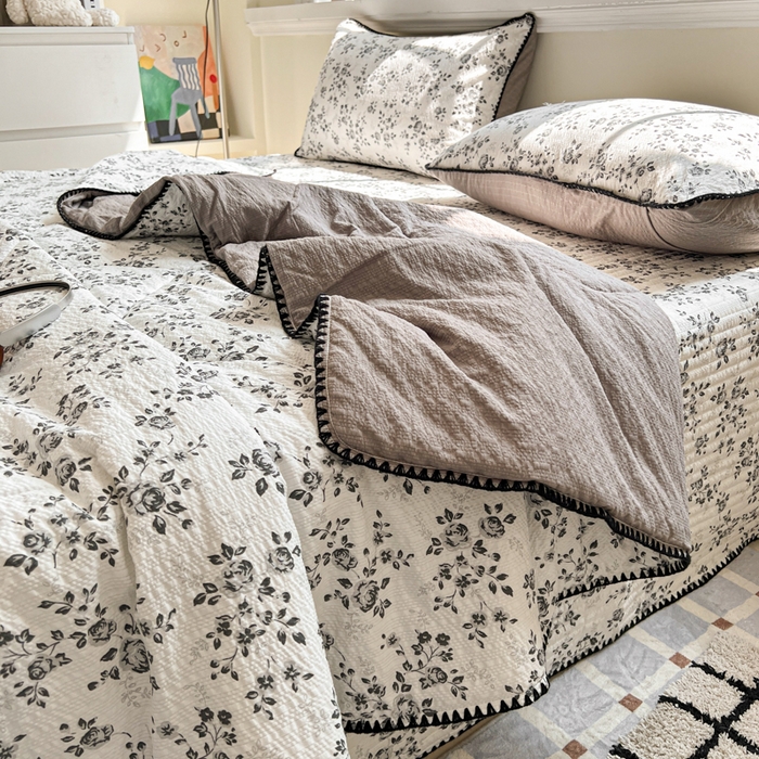 91家纺网 家纺一手货源 找家纺 欧尚 2026新款泡芙纱三角针床盖夏被四件套 只闻花香