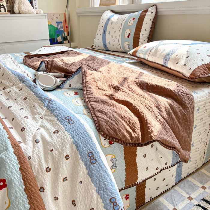 91家纺网 家纺一手货源 找家纺 欧尚 2026新款泡芙纱三角针床盖夏被四件套 KT 猫