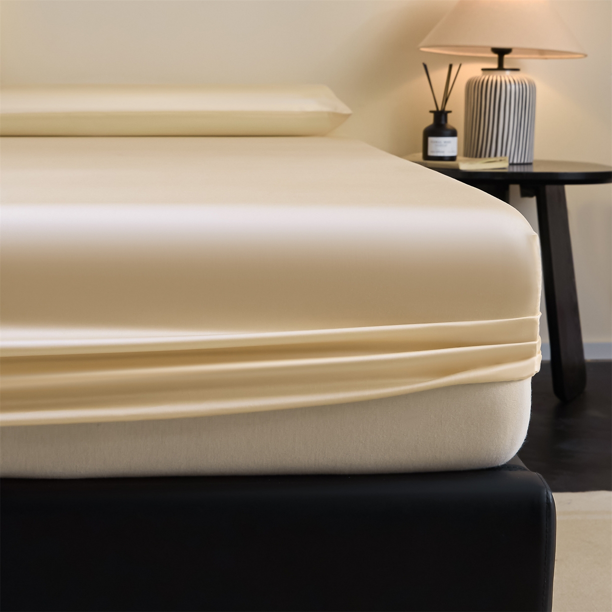 91家纺网 家纺一手货源 找家纺 DC 2026新款莱赛尔天丝纯色单品床笠 杏白