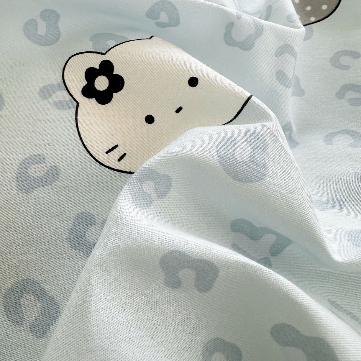 91家纺网 家纺一手货源 找家纺 妮可 2026新款贝壳边双面全棉床盖四件套 豹纹猫咪