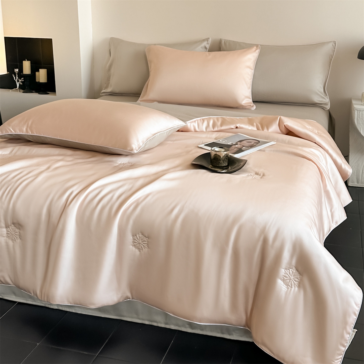 91家纺网 家纺一手货源 找家纺 无界 2026新款水洗真丝夏被-麻绳雪花绗缝-伊芙琳 伊芙琳 半熟蜜桃+冰川灰